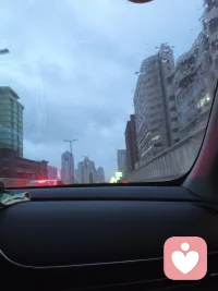 这个世界最可笑的事就是，吃亏的人，说出来了，就成了计较，而占尽便宜的人，沉默不语，就成了不计较。配图