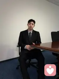你心里能放得下自己，就有了智慧；如果你心里能容得下别人，就有了慈悲。若是你不嫉妒别人，就说明你友善而自信；如果你乐于为别人鼓掌，就说明你善于给自己加油！配图