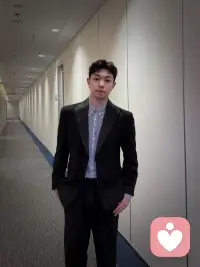 你心里能放得下自己，就有了智慧；如果你心里能容得下别人，就有了慈悲。若是你不嫉妒别人，就说明你友善而自信；如果你乐于为别人鼓掌，就说明你善于给自己加油！配图