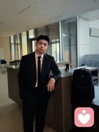 你心里能放得下自己，就有了智慧；如果你心里能容得下别人，就有了慈悲。若是你不嫉妒别人，就说明你友善而自信；如果你乐于为别人鼓掌，就说明你善于给自己加油！配图