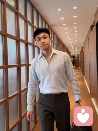 我们在各自的人生道路上努力奔跑，在不同的跑道上为对方加油打气，愿每次互相遥望都能看到更好的彼此，希望每个小蜜蜂都能做有意义的事，成为更好的人，传递正向的能量，活好自己的人生，加油。配图