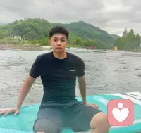 能承担起你负面情绪的人，一定是你的人生底牌，懂你的人，不会扼杀掉你的发泄方式，希望有那个永远可以让你坚定的人。配图