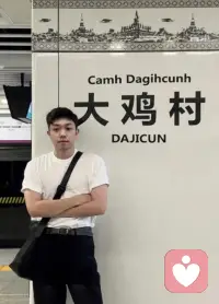 世界上没有真相，只有视角。

世界上没有绝对的真相，它只在看得见的镜子中展现自己的完美，腐烂虚伪又丑陋的一面它不会展现在镜子里，因为只有它自己知道。配图