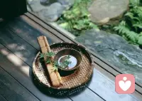 有时候看错人，不是因为瞎，而是因为善良。有时候帮错人，不是因为蠢，而是因为把感情看得太重。 有时候忍下，不是因为没理，而是不愿去争了...