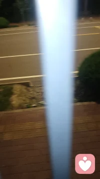 几十年如一日混迹于孩子们当中，我能听见他们内心的声音，大隐无形，大痛无声。他们用小小的躯体驮着沉重的灵魂，艰难地前行。
    高考结束，来找我的孩子顿时多了起来。那些埋藏在心底的秘密，总算找到一处安放。那个在他们心目中神圣的妈妈，不知道从那一天起就走丢了，于是，他们将终其一生去寻找。