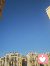 抛开昨日烦恼，迎着晨光出发，新的一天，满心欢喜。配图