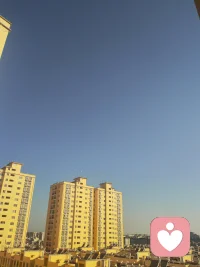 抛开昨日烦恼，迎着晨光出发，新的一天，满心欢喜。配图