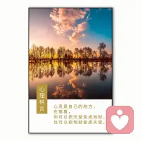 以真诚之心，听心底之言

做倾听师的日子里，最珍贵的从来不是华丽的共情话术，而是捧出一颗毫无保留的真诚之心，去接住每一份袒露的脆弱。我始终记得，倾听的本质从不是“解决问题”，而是让对面的人感受到“被看见、被信任、被全然接纳”。

有人带着职场的委屈而来，话到嘴边又犹豫着咽下，怕被评判“太敏感”；有人藏着亲密关系的迷茫，反复纠结对错，怕被指责“太执着”；还有人扛着生活的重压，沉默良久才吐出一句“我好像撑不住了”。每一次，我都先放下所有预设，只是轻声说“我在这里，你想说的都可以”。

不用急着给出建议，不用忙着梳理逻辑，只是专注地听，听那些字句里的委屈，听那些停顿后的无奈，听那些没说出口的期盼。真诚，是不打断对方的倾诉，是不敷衍回应的情绪，是哪怕对方语无伦次，也依然保持专注的眼神；是承认“我无法完全体会你的感受，但我愿意拼尽全力去理解”。

曾有来访者结束后说，“只是跟你说说，就觉得心里松快多了，因为知道你是真的在听”。这句话成了我前行的底气。原来真诚从不是复杂的技巧，只是把自己放在“同行者”的位置，不居高临下，不敷衍了事，用最朴素的用心，守护每一次心灵的袒露。

做一名真诚的倾听师，就是用真心换真心，用心聆听，真诚回应❤️配图