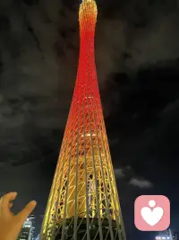 每个人心底都藏着无人诉说的疲惫，不必独自消化所有难过。
情绪没有对错，痛苦也无需羞耻，愿意直面内心，就已经很勇敢。
慢慢来，我愿意安静倾听你的所有心事。配图