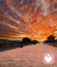 人这一生会遇见无数人，亲情、友情、爱情、合作共事的人脉，所有关系的本质，都离不开价值与成长。
一段优质的关系，不是互相消耗，是两个人并肩往前走，彼此滋养、互相托举。