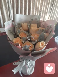人生在世，不轻易评价，不随意指责，不过度干涉，忠于自己的本心，反省自己的过失，穿好自己的鞋，走好自己的路，看风景旖旎，历人间百态。配图