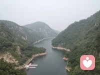 人生是一场相逢，生命是一场别离。趁着时光未老，去见想见的人，看想看的风景。配图