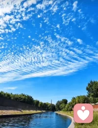 让自己开心，让别人放心，让家人安心，人生下半场，守好心中的明月，照亮自己，也温暖值得的人。
远离消耗你的事，
珍惜照亮你的人。