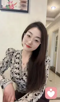 父母看不到你老的时候，伴侣看不到你小的时候，孩子看不到你年轻的时候，朋友也看不到你的曾经
你看 能完完全全见证你每个阶段的 ，只有你自己 所以请深爱自己