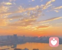 你听过LMX领导-成员交换理论吗？核心定义与解释如下:
 
1. 核心：领导区别对待员工，分成圈内、圈外。
2. 圈内（高质量交换）：情感信任+额外付出，领导给资源机会，员工主动尽责。
3. 圈外（低质量交换）：只按劳动合同办事，按劳取酬，缺少额外扶持与投入。
4. 四要素：情感、忠诚、付出、互相尊重。
5. 结果：圈内人满意度、绩效更高；圈外人易消极内耗。
 
 
职场委屈很多源于LMX圈层差距，不被偏爱未必是你能力不行，只是你们没有形成高质量双向交换。有职场困惑来跟我聊一聊吧！
