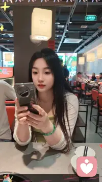 1. 不必强迫自己坚强，愿意停下来倾诉，就已经很勇敢了。我在这里，安静听你说。配图
