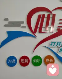 以前总觉得赢了才叫厉害。后来才明白，能主动退出消耗自己的局才是强大。不是所有仗都值得打，不是所有问题都需要解决。高端的玩家，是这一局我可以不玩。别让无关的人，耽误你赶路的脚步。你的目标是穿过沼泽地，而不是对付每一条鳄鱼。顶级的自信就是，你走哪条路，哪条路就会开满花。