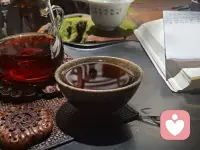 啜罢灵芽，万虑皆休。
茶能静心，也能听声。
我是清引，以一盏茶的时间，陪你聊聊那些说不出口的心事。
在这里，所有情绪都值得被温柔接住。
#茶系陪伴 #以茶静心 #茶语疗愈配图