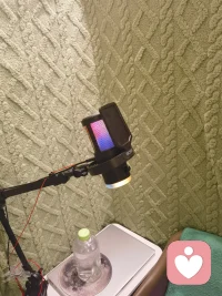 原先是打算去玩配音的
但是没坚持下来
更衣间搭的小录音棚
现在用来跟大家聊天啦配图