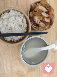 今天去旧校区办事情
顺便吃了当年很喜欢的一家饭店
独特的味道可以唤醒美好的回忆
属于你的舌尖上的记忆是什么呢