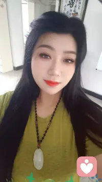 现在的人很难开心起来，真正的开心少之又少
一点点的开心并不等于你很幸福，我们要明白两者之间的不同！
开心就是短期情绪、起伏大、被动感受；
而​ 幸福是长期稳定的积极状态，包含满足、意义、安宁。
真正的长久快乐，最终都会走向有价值、有联结、有目标的生活状态。
祝我们开心且幸福🥰配图