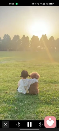 寒夜里那块既让你痛苦却又舍不得松手的炭火，究竟要不要松开，得由你自己决定。如果让我建议，放不下的东西别硬放，别委屈自己；拿不起的东西先歇着，有劲儿了再试试