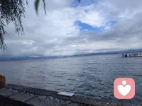 守着一方情绪小角落，见证太多喜怒哀乐，能成为别人的依靠，也是一种幸福。