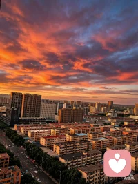 心里攒了太多话，翻遍通讯录，却找不到一个可以畅所欲言的人。
不用刻意伪装，也不必担心被指点，被评判。
我在这里呢，安安静静听你讲所有的琐碎，委屈与迷茫配图