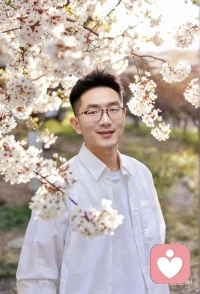 心里攒了太多话，翻遍通讯录，却找不到一个可以畅所欲言的人。
不用刻意伪装，也不必担心被指点，被评判。
我在这里呢，安安静静听你讲所有的琐碎，委屈与迷茫配图