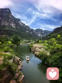 无意间看到一个问题说：“短暂的陪伴是奖励人惩罚？热评说：你不贪心便是奖励，你不期待便不是惩罚！”我好像明白了许多。
如果你爱上了一个不能在一起的人，不要难过，不要纠缠，也不要无理取闹，有些人光是遇见，已是上上签了。
如果你们爱了又不能在一起，一定要保持清醒，不管多么不舍，多么痛苦，多么思念，都不要把这份感情变成灾难。
也许她没给你一个你想要的结果，但她至少曾照亮过你的内心，驱散过你的孤独，这已经是最好的安排了，有的时候太想要一个结果，反而会让自己更加痛苦。
我们决定不了一个人的出现，也决定不了一个人的离开，能做的只有珍惜不期而遇的惊喜，也接受突如其来的离别。
洒了的牛奶，丢失的钱包，错过的爱人，都要接受。
人生就像一辆列车，每一站都会有人上车，有人下车，我们不知这些人的起点与终点，也无法改变任何人的轨迹.曾经沧海难为水，除却巫山不是云。
“会遗憾吗？”“当然”配图
