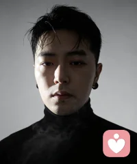 你也会一个人的时候发呆，从忙碌中抽身出来感到迷茫沮丧，负能量爆棚。想要的东西太多，情绪、物质、家庭。像不会游泳的孩子扔进泳池，窒息感，手足无措，惊恐，失落感。配图