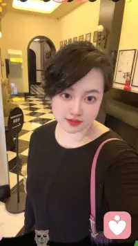 我们这种舍得对自己好的人 经常被误以为很有钱 其实不是的 我们只是比较敢活配图