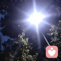 做回真实的自己
别人对你的好，不要忘得太快，那是你路上的光。你对别人的好，不要记得太清，那是你心里的善。返璞归真——璞，是纯粹；真，是真实。回归纯粹真实的自己，就是做回真我，做回光的样子，是原本的光，亮堂堂的。不需要复杂的道理，越简单越有力量，越正派越有力量。所以纯真、天真才是最宝贵的品质，是真实的简单、善良和快乐。那份源自内心的光芒，纯净而明亮，能照亮自己也温暖他人。无需复杂，越简单越强大，越纯粹越有力量。纯真、天真是最宝贵的品质，那是真实的简单、善良与快乐。真正的觉醒，是看见自己本来的样子——我们本就是光，带着纯粹的爱与善意行走人间。不需要刻意追求，只要活出真实的自己，那份温暖与光芒自然就会流淌出来。物同源，你我同光。愿我们都能活出真实纯粹的自己，成为那束温柔的光，既照亮自己，也温暖人间。✨ 世界因你的善意，多了一分明亮。配图