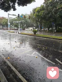 一个人焦虑的根源:过度负责
孔子在《论语·先进》中说:“过犹不及。”阳光滋养万物，太大却会造成灼伤;雨水滋润草木，太多便会引发腐烂。

世间事物皆是如此，为人处事更是这样。
想要处事圆满，待人友善，是人性美好的本能。
但若是干涉太过，负责过度，不仅不会得偿所愿，还会扰乱别人，透支自己，造成不必要的焦虑烦忧。懂得适度负责，保持界限，才能彻底解决焦虑，悦人悦己。
-过度负责，干涉打扰别人
《论语·颜渊篇》中说.:“忠告而善道之，不可则止。”
圣人教导我们:一个人通晓道理，明白真相，如果看到他人行为不当，真诚相告，若是仍然没有改变，及时停止，就是最恰当的做法。

每个人的生活节奏不同，认知理解也不同，若是把自己的习惯，强加诸于别人;把自己的鞋子，强穿在他人脚上，就会事得其反，打乱别人的进程。配图