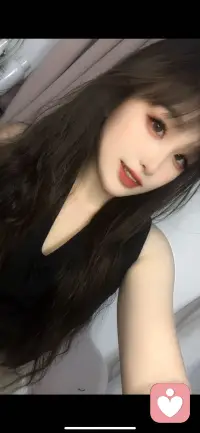 被人民日报一段话治愈了：
不要提前焦虑，
也不要预知烦恼，
生活就是见招拆招，
日落归山海，山海藏深意，
回头看看你已经不知不觉挺过了很多磨难，
练出了一边崩溃一边自愈的你，
该经历不该经历的都已经经历了，
该忍受的不该忍受的都已经吞下了。
天大的事情，顺其自然，也不过如此。
人生不过三万天，
该老就得老，该走就得走！
生命如此短暂，
我们没有时间焦虑，
焦虑只会让自己更加痛苦，
陷入泥潭，不得前行，
陷入阴云，不见天日，
心理失衡，身体生病，
让自己雪上加霜，
与其焦虑担心，不如点亮一盏心灯，
在山穷水尽时，寻找峰回路转，
善恶悲喜，一念执着，万般皆苦，
一念放下，便是重生。配图