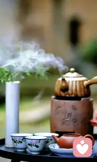 人生两个境界，一个知道，一个知足。知道自己想要的，知足自己拥有的。心有沉静时，风来茶亦香。茶在手中是风景，茶在口中是人生！配图