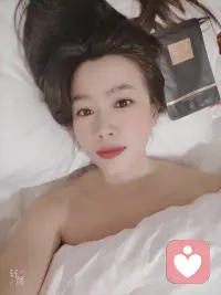 在爱的方程里🌹

1+1，有时>2，有时等于1，但永远不等于0。🌹

他让你看见自己，🌹
也让你超越自己。🌹


在纷扰的世界，💞

静下来听一听吧。💞

无论何时，我都在听，💕

那是心灵与心灵的温柔对话。💞配图
