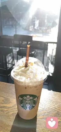 用一杯咖啡的香气，☀
唤醒沉睡的梦想。☀


早安！☀
别辜负这美好的晨光，☀
也别辜负那个努力向上的自己。☀配图