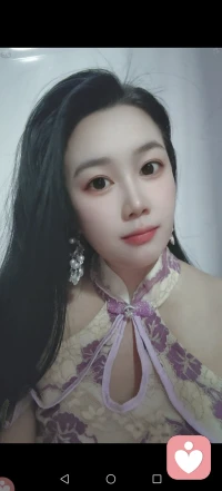 你年纪轻轻...
心地善良…
怕什么？
没人爱…
好的总是压箱底。

别等不该等的人∽
别伤不该伤的心∽
从容面对就好∽

深深的话我们浅浅地说，
长长的路我们慢慢走，
别太着急。配图
