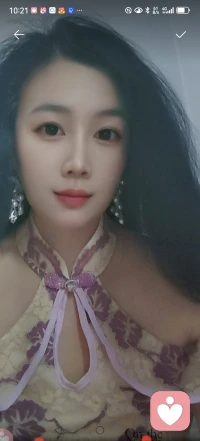无声的治愈：有一种陪伴，叫“听你说.〞。

在这个喧嚣的世界里，我们习惯了坚强，习惯了懂事，习惯了把所有的委屈和疲惫都藏在心底。

我们习惯体谅所有人，迁就所有人，成全所有人，却唯独忘了，安抚那个疲惫，委屈，快要撑不住的自己。

来我这里，都可以尽情倾诉，会被好好倾听，好好接纳，好好咨询。