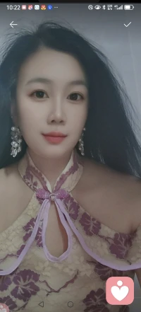 无声的治愈：有一种陪伴，叫“听你说.〞。

在这个喧嚣的世界里，我们习惯了坚强，习惯了懂事，习惯了把所有的委屈和疲惫都藏在心底。

我们习惯体谅所有人，迁就所有人，成全所有人，却唯独忘了，安抚那个疲惫，委屈，快要撑不住的自己。

来我这里，都可以尽情倾诉，会被好好倾听，好好接纳，好好咨询。