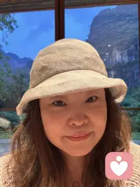 “提着昨日的种种千辛万苦，向明天换一些美满和幸福。” —— 心态好的人，懂得把过往的苦熬成未来的甜。配图
