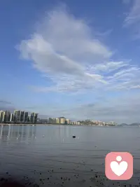 在公司里不舒服，总是体验到委屈和不被尊重？
应该怎么缓解这种不舒服？

我来告诉你，也许这并不是你的问题。你只是缺乏一点自己的边界感。

你可以做的不一定是缓解这种和同事之间的不舒服，这不是你的责任，你可以做的事：让自己有被讨厌的勇气。这就是我们说的构建属于自己的边界。但是如果被人讨厌不会方方面面带来困扰吗？有很多人认为构建边界就是关系疏离了，就是破坏性的。其实不是，如果你不够见边界，意味着你会经常体验到委屈和不被尊重的感觉。配图