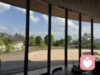 用一句话送给此时的你：

“今天白昼最长，但你不必强撑光亮——敢在日影里坐下喝茶的人，才真正读懂了时间。”配图