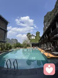 用一句话送给此时的你：

“今天白昼最长，但你不必强撑光亮——敢在日影里坐下喝茶的人，才真正读懂了时间。”配图