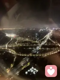 旅途日记： 
走在黑暗里，总有一条光带清晰的照亮你回家的路。
真正的旅人从不要求地图上的每一条路都平整。心理成长中，这种心态表现为对失控的耐受：允许自己偶尔迷路、允许计划被打乱、允许今天就是走不动。不再把“波动”视为系统的崩溃，而是视为旅途的常态，从而减少因“抗拒痛苦”而产生的二次痛苦。