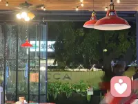 喝粥的功夫大雨滂沱。 心静如水，因为知道它终会停歇。果不其然，没多久，停啦。
当你明了事情的结局，你就不被环境和事物表象所影响，内核稳了，心就定啦。