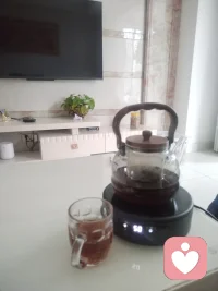 一壶浊茶净自身，人生那得有圆满？半醒半糊随自在，由他悲来由他喜。配图