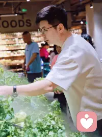 我已经没有兴趣给每个人留下好印象
好与坏我都不反驳你能懂我几分就是几分
你觉得我是怎样的人你就配怎样的我我们不需要去讨好每一个人我们只需要和懂你的人同频共振就好了配图