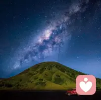 星河垂落火山之巅，静谧得能听见呼吸。当你觉得内心疲惫、情绪低落时，你都是如何自我调节的？是回忆过往，还是为生活感到焦虑？一起来聊聊吧。配图